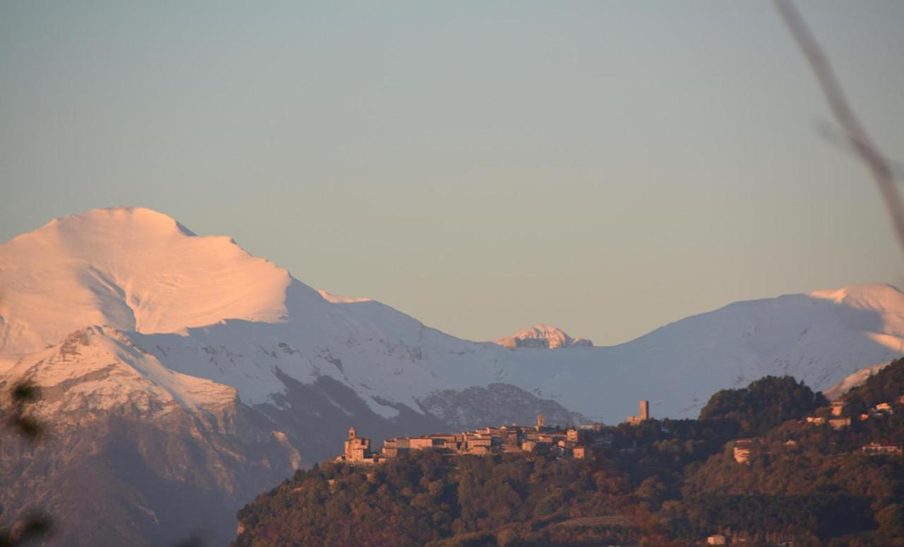 La Rosa Scarlatta Monterubbiano ภายนอก รูปภาพ
