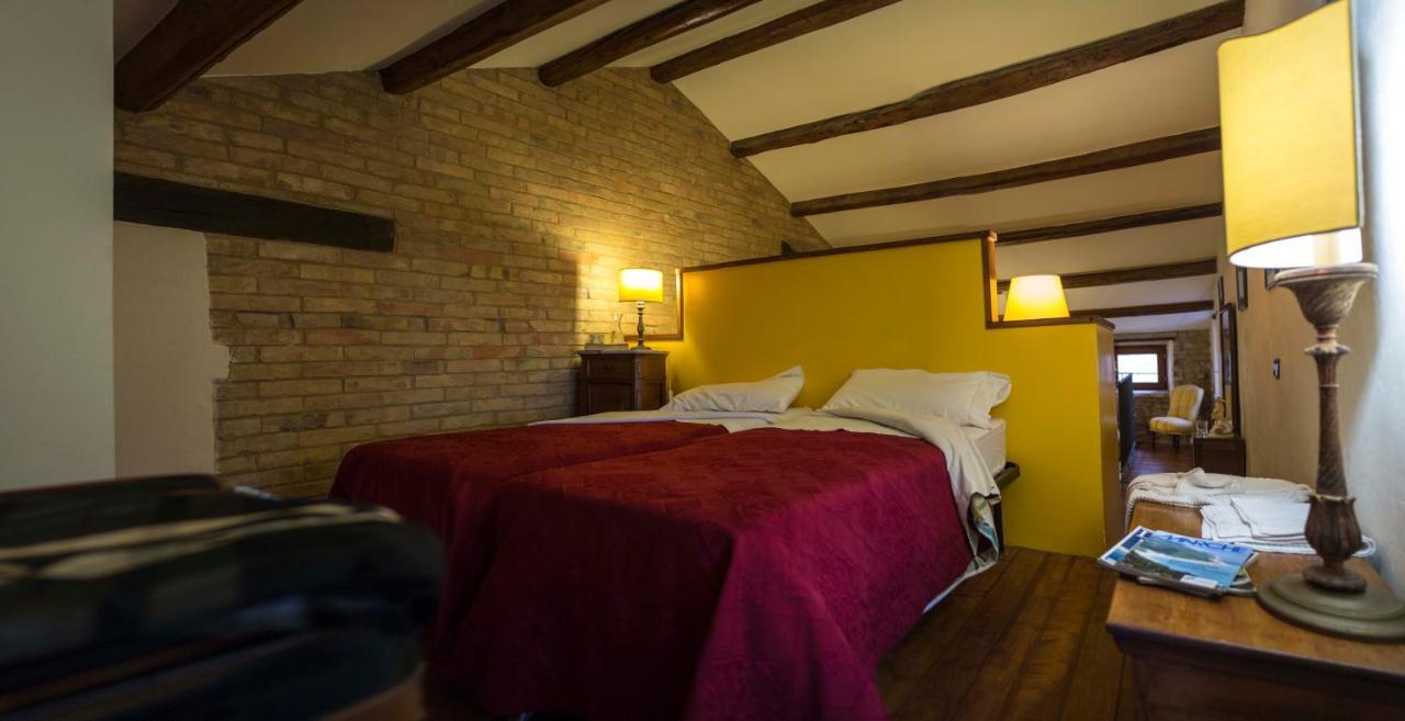 La Rosa Scarlatta Monterubbiano ภายนอก รูปภาพ
