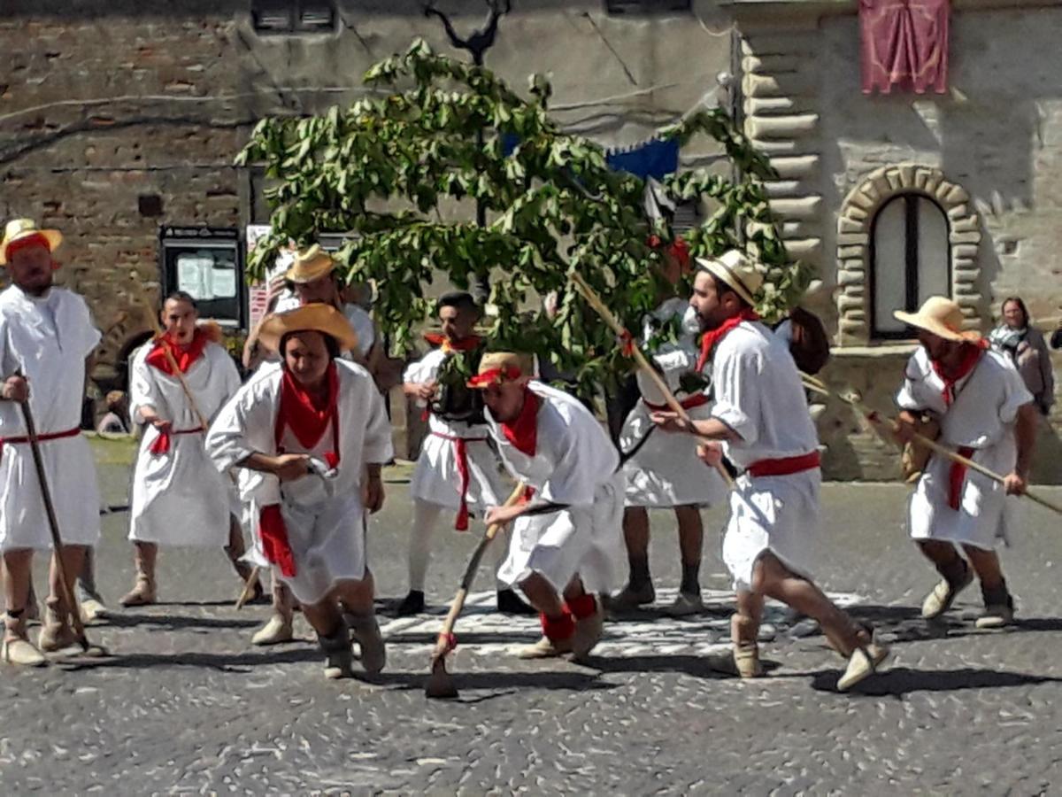 La Rosa Scarlatta Monterubbiano ภายนอก รูปภาพ