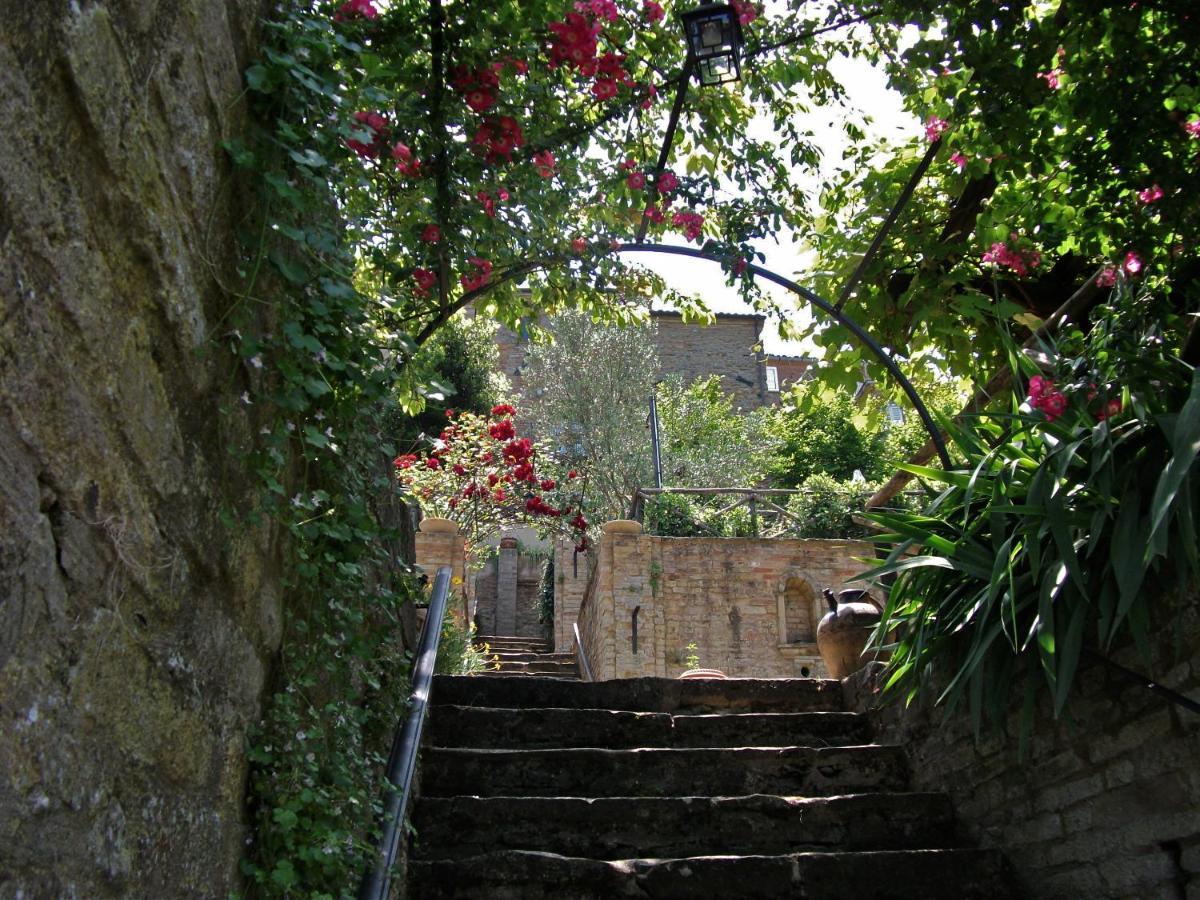 La Rosa Scarlatta Monterubbiano ภายนอก รูปภาพ